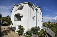 Vodice - Kuća s 5 apartmana, pogled na more