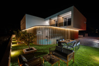 Prodaja - luksuzna vila u Vodicama