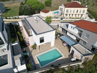 PRODAJA – MODERNA KUĆA S BAZENOM – ZATON / NIN