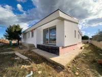 Prodaja novoizgrađene kuće sa bazenom, na mirnoj lokaciji, Juršići!