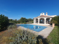 Prodaja, prizemnica sa tri spavaće sobe i bazenom u okolici Poreča