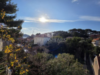 Prodaja prostranog četverosobnog stana na vrhunskoj lokaciji u centru