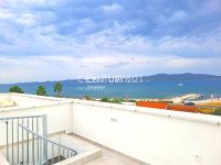 SUKOŠAN - TROSOBAN PENTHOUSE S KROVNOM TERASOM - 100m OD MORA