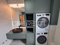 VRHUNSKI UREĐEN 5-SOBNI STAN 143 m² + 2 GARAŽE