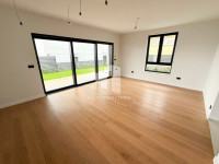 Prodaja, Stan, Srebrnjak, 127 m2, vrt, garaža