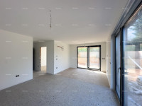 Novo! Prodaja stana sa vrtom i parkirnim mjestom, u novom stambenom pr