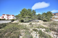 Vodice- građevinsko zemljište 1685 m2, 450 m od plaže