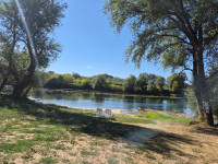 PRODAJE SE GRAĐEVINSKO ZEMLJISTE** 445 m2 ** = NA KUPI =