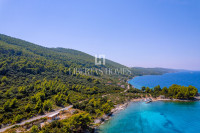 Prodaje se građevinsko zemljište na sjevernoj strani Korčule s pogledo