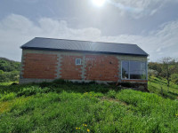 PRODAJE SE KUĆA ZA ODMOR U BANFIJU ROH BAU