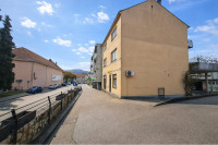 Kuća sa poslovnim prostorom u centru Duge Rese