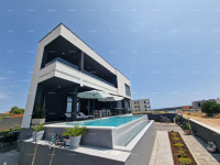 Prodaje se luksuzna vila u Medulinu – 100 m od mora