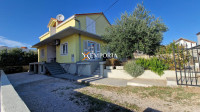 Obiteljska kuća s dvije stambene jedinice i lijepim pogledom, Zadar