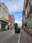 Prodaje se stan u centru . Smješten u glavnoj ulici grada Pule, Istars