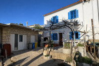 Prodajem kucu sa 3 sobe 2 kupaonice i zasebnim studio apartmanom