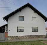 Prodajem kuću u Đakovu, velika parcela sa puno mogućnosti!