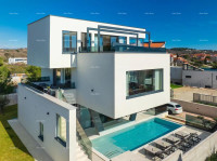 Prodajemo prekrasnu vilu s pogledom na more!Medulin!