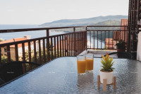 Prodajemo stan u Rapcu sa pogledom na more.