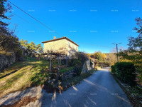 Prodajemo staru Istarsku kamenu kuću sa pogledom na Grožnjan.