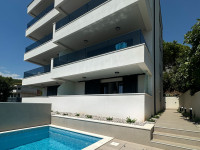 NA PRODAJU – MODERAN APARTMAN S POGLEDOM NA MORE