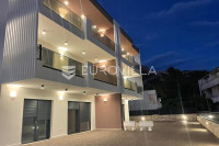 Promajna, luksuzna dvojna kuća s pogledom na more, blizu centra i plaž