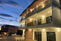 Promajna, luksuzna dvojna kuća s pogledom na more, blizu centra i plaž