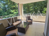 PROSTRAN 4-SOBAN  STAN S VRTOM, LIFTOM I GARAŽOM