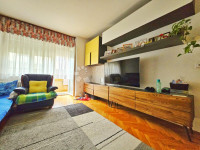 Prostran obiteljski stan - PRILIKA!