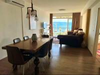 Prostran stan uz more s garažom - Jesenice