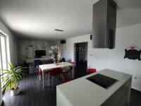 Prostran stan napravljen od 2 etažirana stana (NOVOGRADNJA)