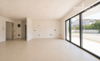 Prostran stan u prizemlju novogradnje, 119,35 m² – okolica Poreča, 800