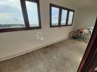 Prostran i sunčan stan s dvjema lođama u Prečkom