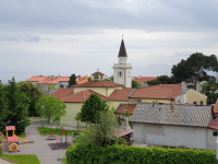 Prostran i uređen 2-sobni stan s boravkom - zelenilo i miran kvart