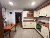 Prostrana katnica u Retfali – 291 m² s dvorištem