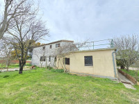 Prostrana kuća u blizini Pule ! Dva stana- 2500 m² zemljišta! Blizina