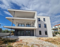 Prostrani apartman blizu plaže i centra, Tribunj