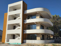 Prostrani apartman na prvom katu - Vir