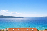 Prostrani penthouse s otvorenim pogledom na more