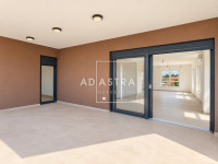 Prostrani penthouse, useljiv odmah, Pula.