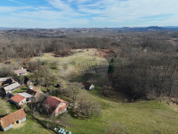 Prostrano seosko imanje s 15 hektara u Koranskom Selu