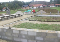 Prostrano zemljište sa projektom i građevinskom dozvolom – Lukavac Kla