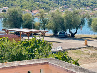 PRVI RED UZ OBALU - KUĆA S 2 STANA