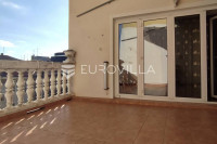 Pula, Giardini, višesoban stan, privatni parking, velika terasa, NKP 1