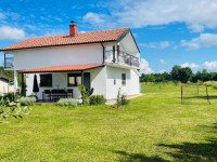 PULA: Kuća s dva stana na velikom zemljištu od 4200 m2