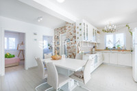 Pula, Moderan trosoban stan s apartmanom, vrtom i terasom, 136 m²