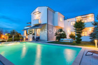 Pula, Pješčana Uvala atraktivna samostojeća  vila na velikoj okućnici