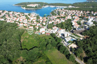 Pula, Pješčana Uvala - lijepa građevinska parcela 756 m2 okružena zele