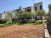 PULA – Škatari, obiteljska samostojeća kuća s velikom okućnicom