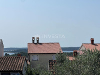 Pula, Štinjan samostojeća kuća sa 2 stana i garažom