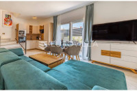 Pula, Valdebek - prekrasna moderna dvojna kuća, NKP 76.87 m2